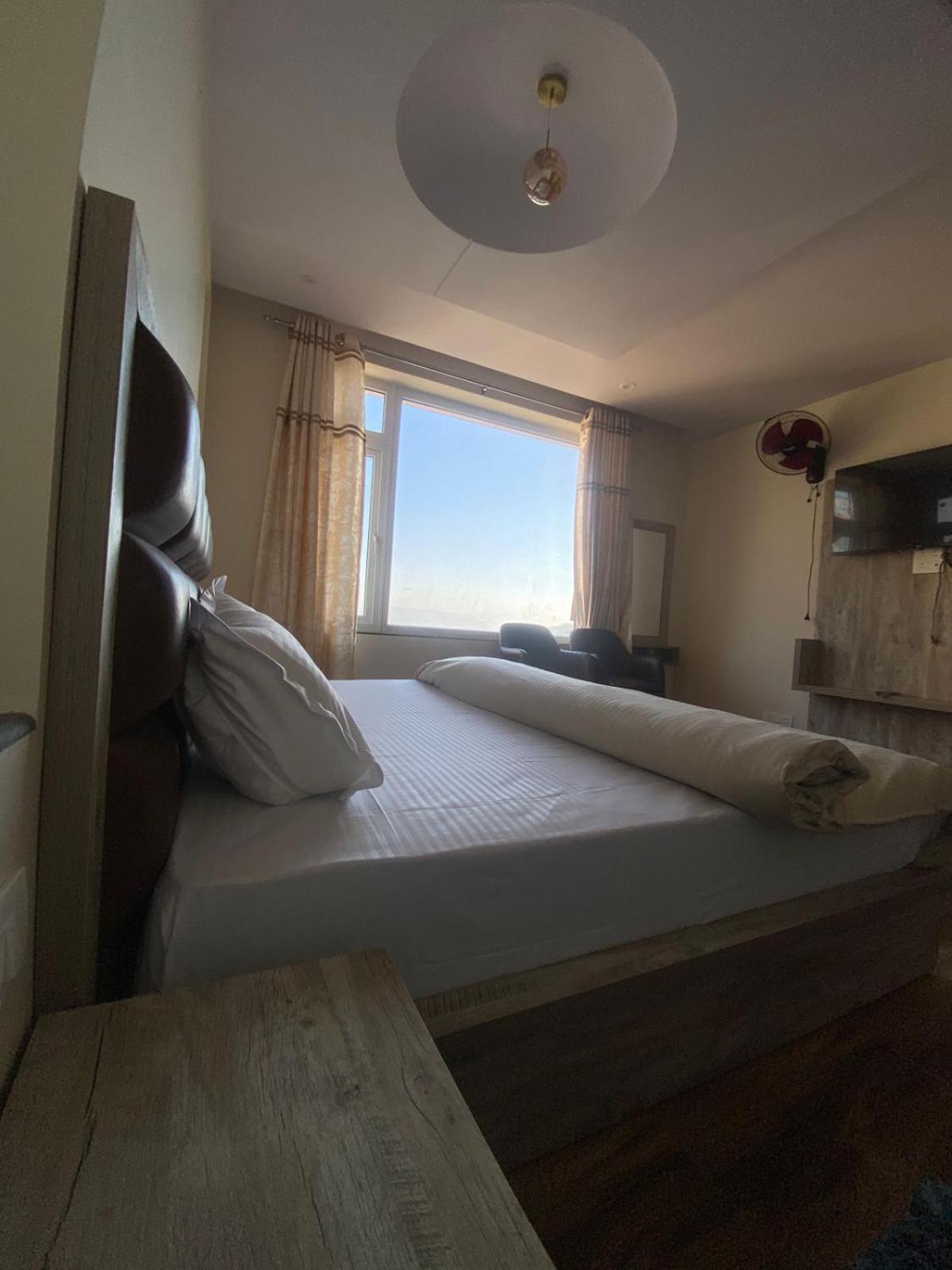 Harmony Heights Hotel Шимла Екстериор снимка