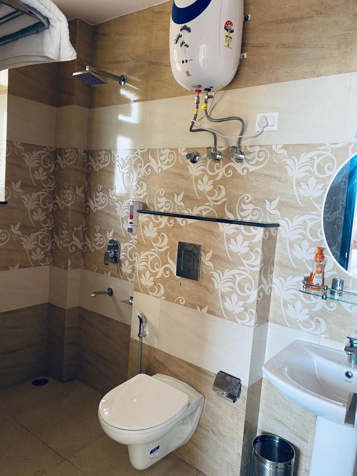 Harmony Heights Hotel Шимла Екстериор снимка